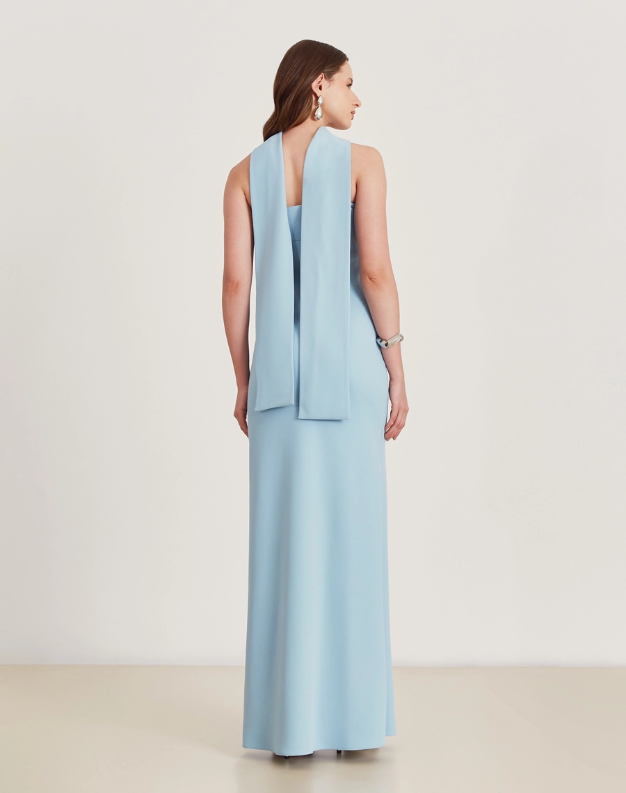 O Vestido Longo Juliette é confeccionado em crepe zara. Perfeito para eventos formais, festas de gala ou ocasiões que transitam do dia à noite.
