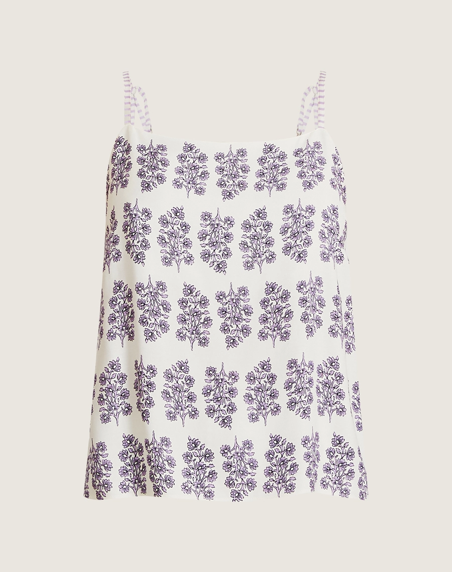O Top Lylla é confeccionado em viscose estampada, um tecido leve e suave ao toque, oferecendo leveza e frescor ao vestir. Com estampa floral Amissima exclusiva em tons de roxo sobre fundo claro.