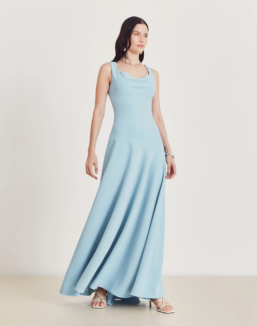 O Vestido Longo Amy é confeccionado em crepe zara. Perfeito para eventos formais, festas de gala ou ocasiões que transitam do dia à noite.