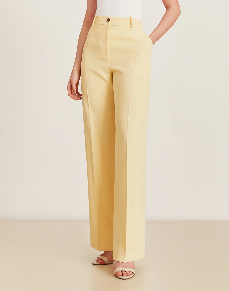 A Calça Juliette é confeccionada em crepe zara. É ideal para eventos casuais ou corporativos, podendo transitar por ocasiões durante o dia e a noite. 

