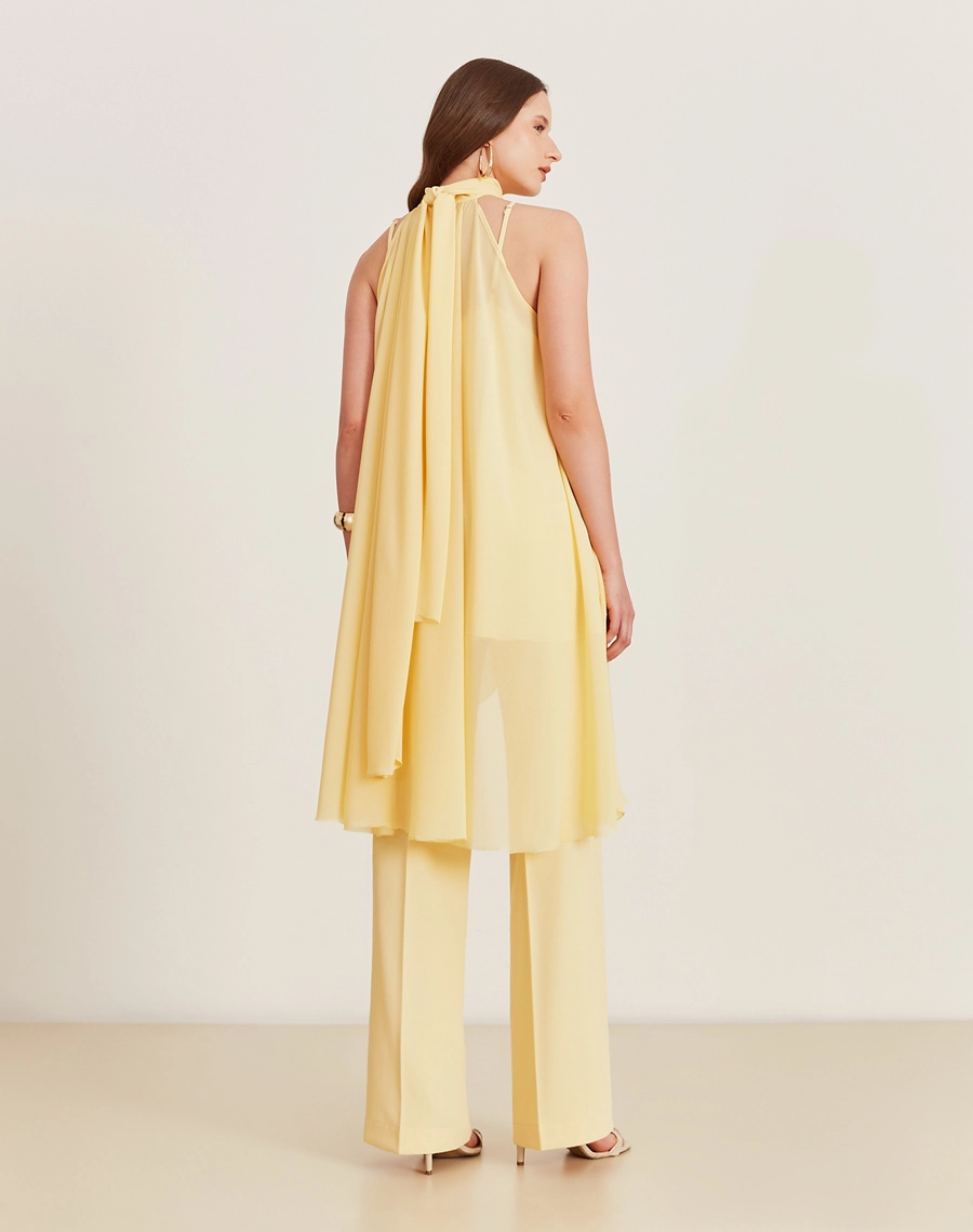 A Blusa Juliete é confeccionada Youro tingido, um tecido que oferece um caimento leve e fluido, ideal para quem busca conforto e elegância. <br/>