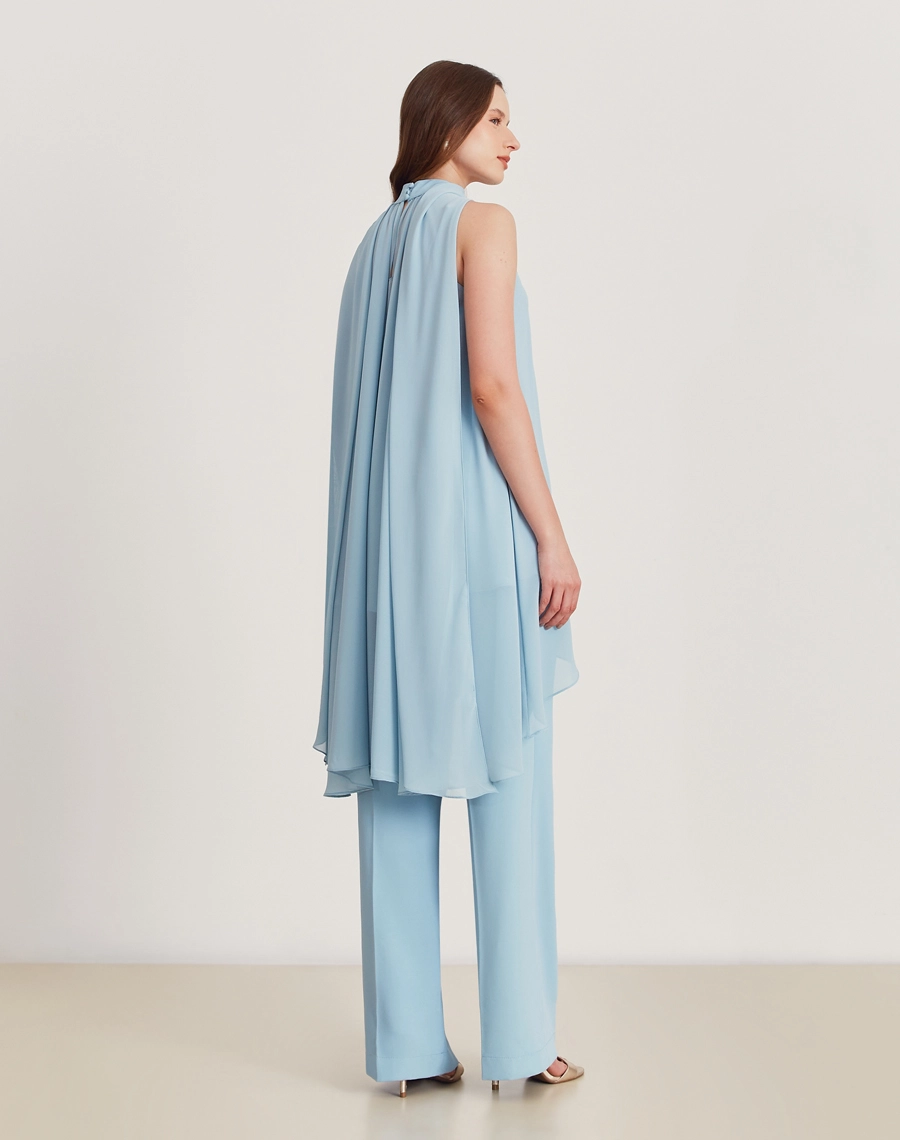 A Blusa Juliete é confeccionada Youro tingido, um tecido que oferece um caimento leve e fluido, ideal para quem busca conforto e elegância. <br/>