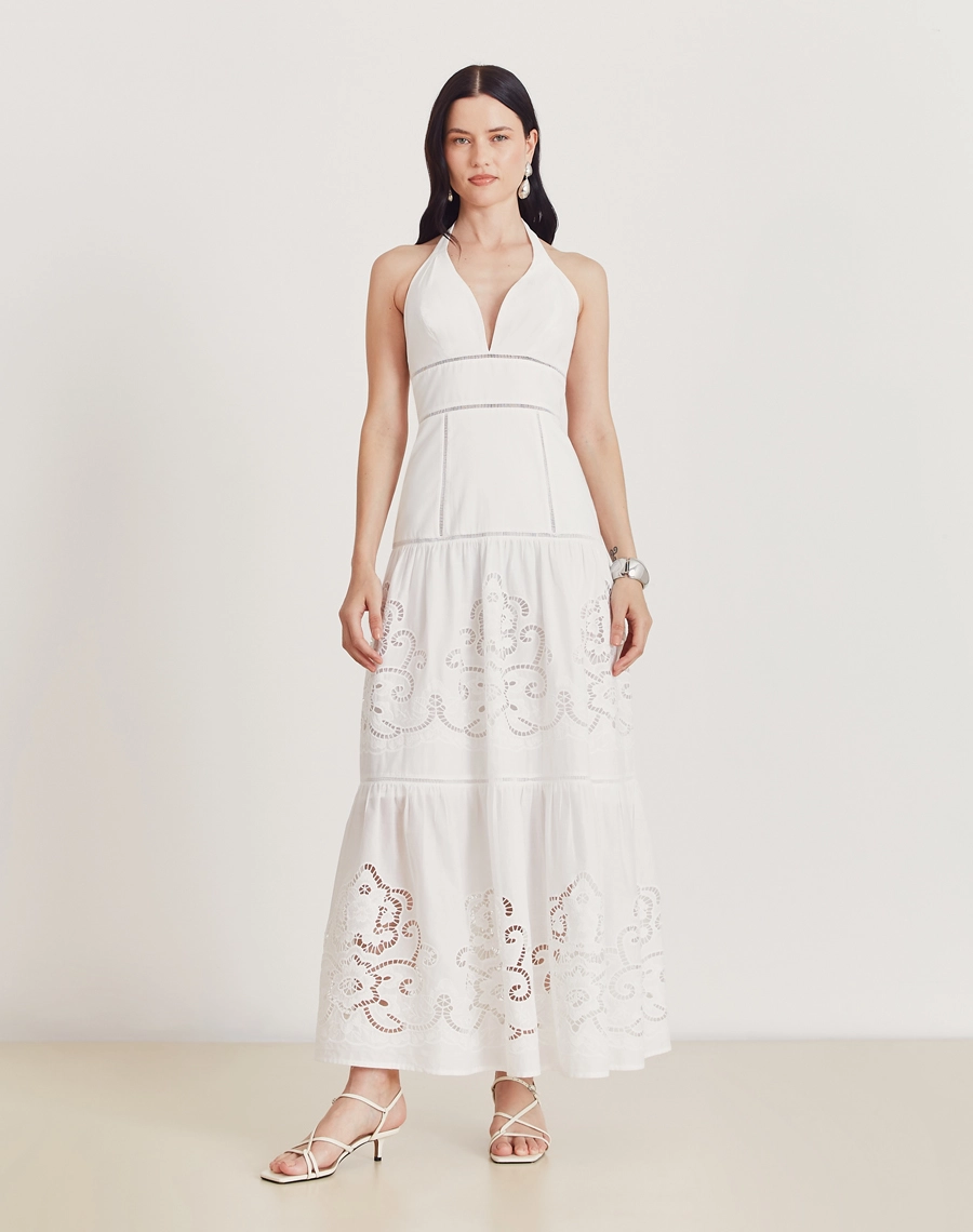 O Vestido Longo Perola é confeccionado em Laise, garantindo um toque leve e confortável, ideal para os dias mais quentes.