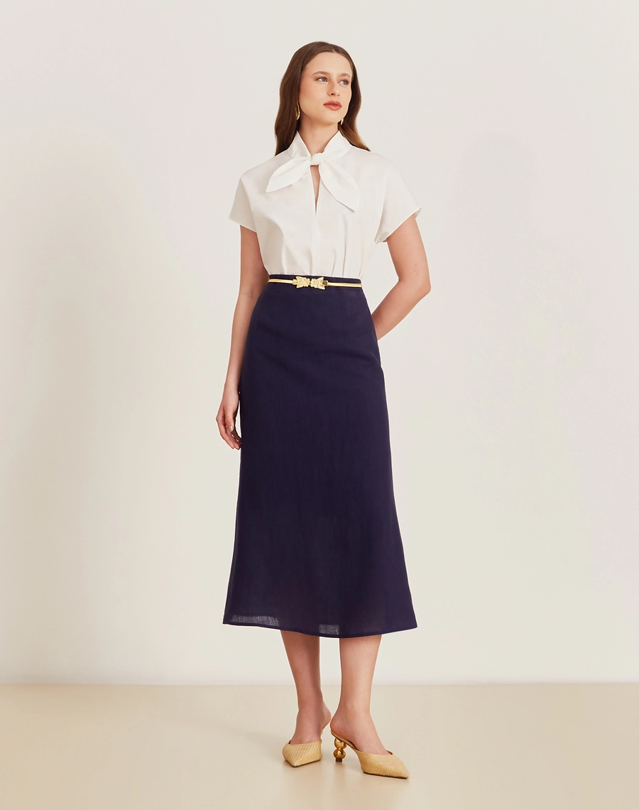 A Blusa Karen une conforto e elegância de forma natural, perfeita para quem valoriza peças atemporais e cheias de estilo.