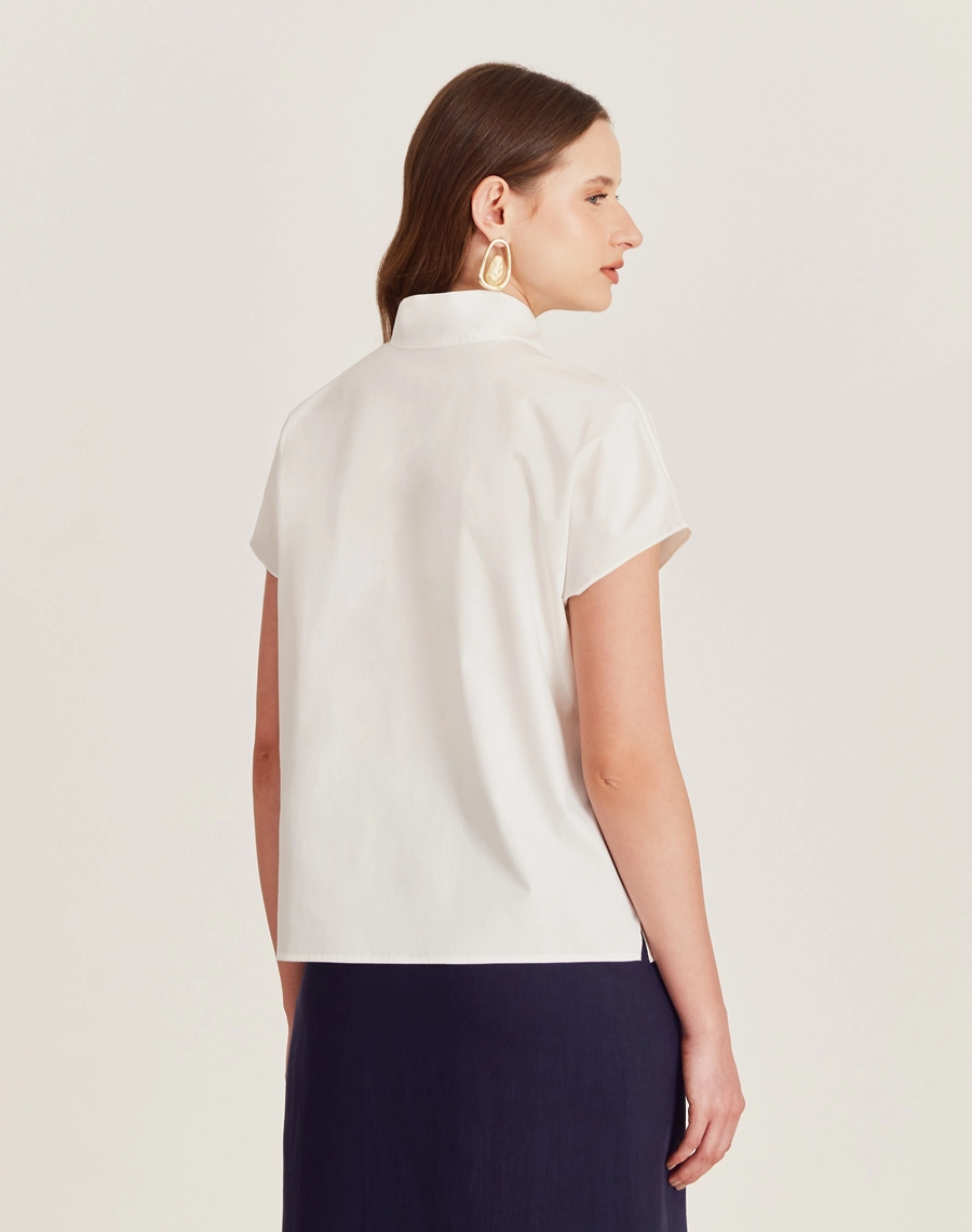 A Blusa Karen une conforto e elegância de forma natural, perfeita para quem valoriza peças atemporais e cheias de estilo.