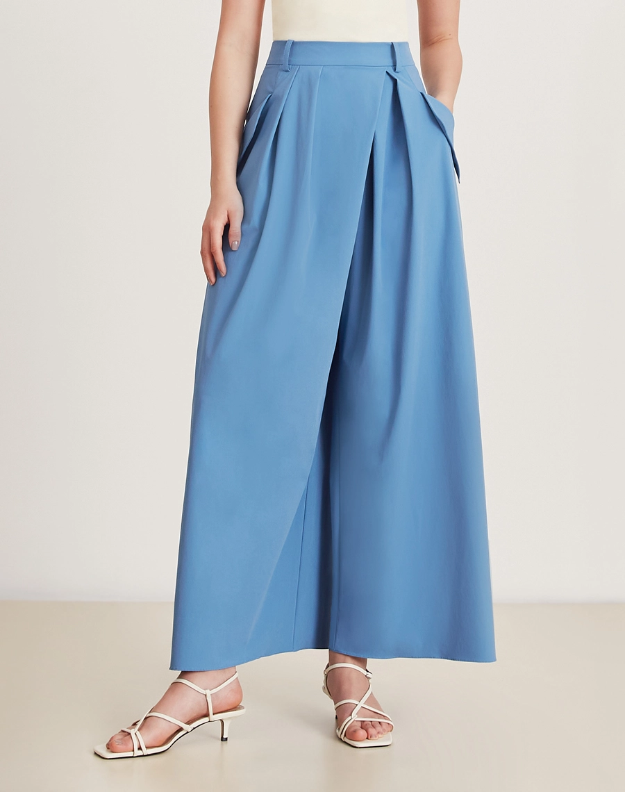 A Calça Allison confeccionado em tecido memory. Moderna e elegante, é perfeita para looks corporativos ou casuais. 