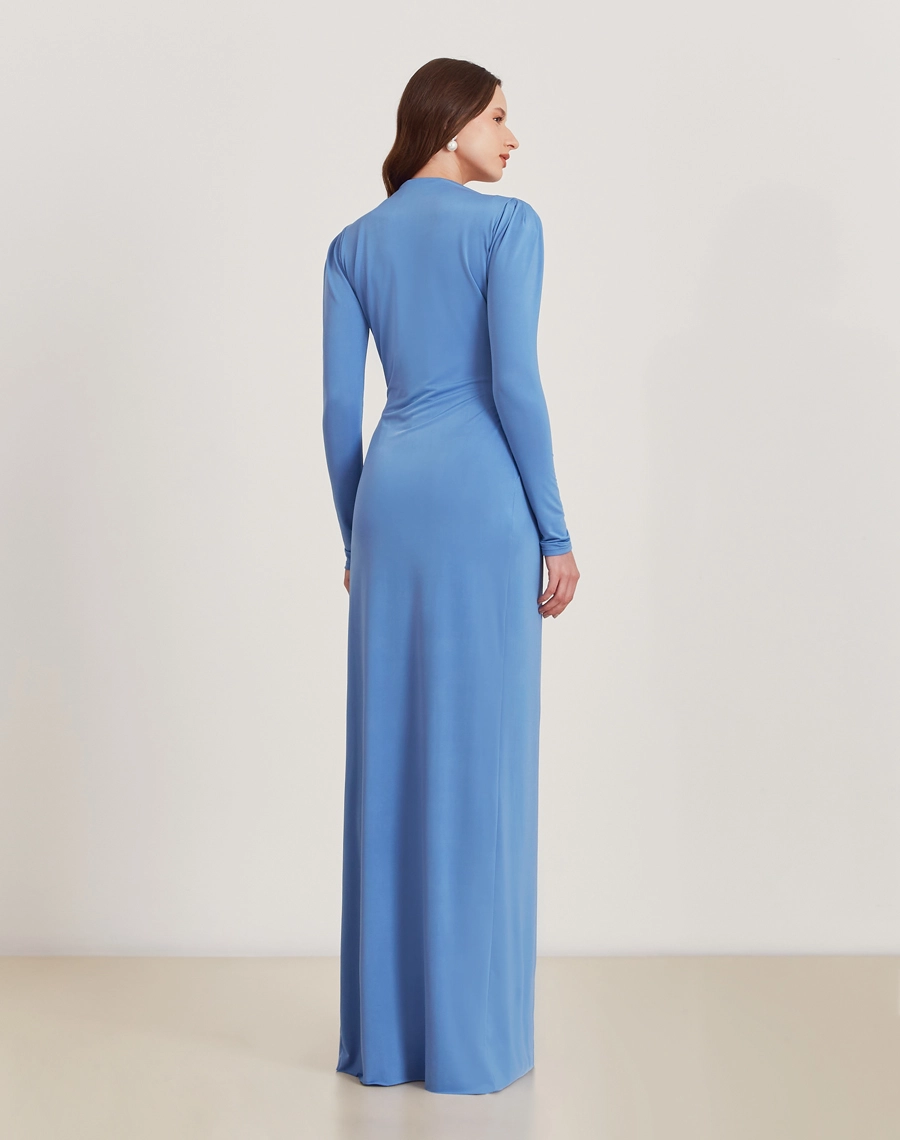 O Vestido Longo Michelle é confeccionado em malha fria. Uma peça perfeita para ocasiões que pedem sofisticação e estilo refinado.