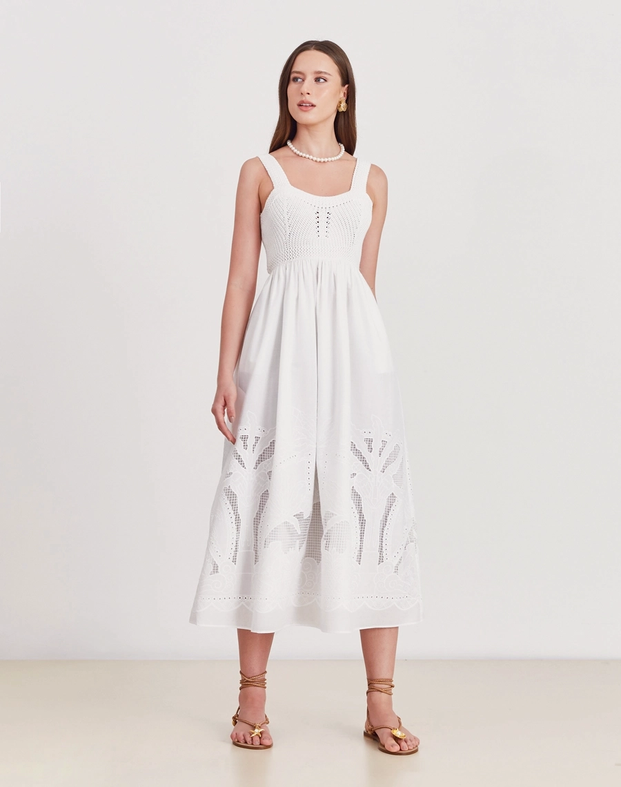 Vestido Midi Florence confeccionado em laise branco, tecido leve, fresco e confortável, com ótimo caimento e ideal para o verão.