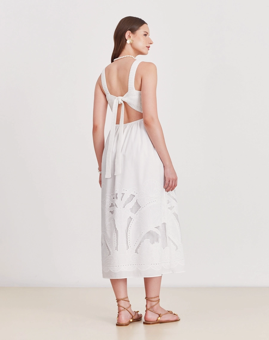Vestido Midi Florence confeccionado em laise branco, tecido leve, fresco e confortável, com ótimo caimento e ideal para o verão.