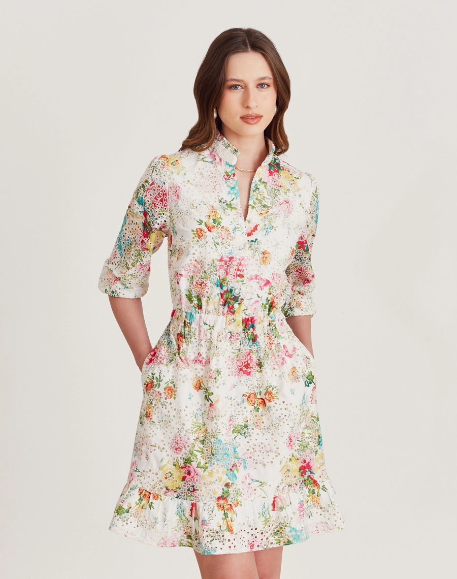 O Vestido Curto Melis confeccionado em laise, um tecido leve e fluido, ideal para dias quentes.