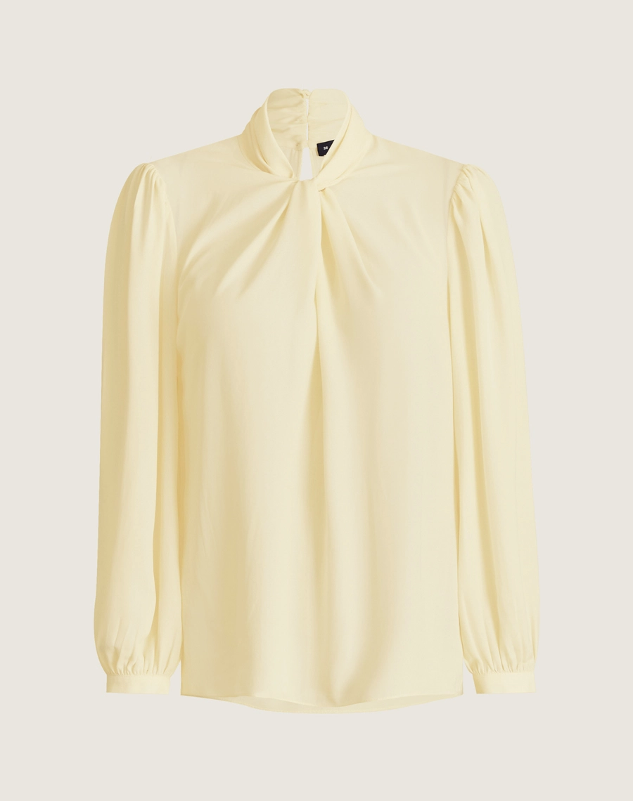 A Blusa Miriam é confeccionada em crepinho, tecido com caimento leve e toque macio.