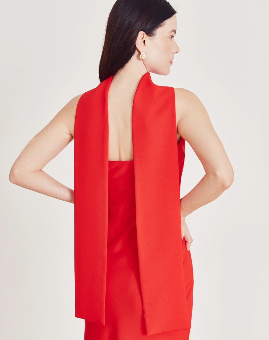 O Vestido Longo Ivy é confeccionado em crepe acetinado, com o caimento fluido do crepe e o brilho sofisticado do cetim, ideal para quem busca conforto e elegância. 