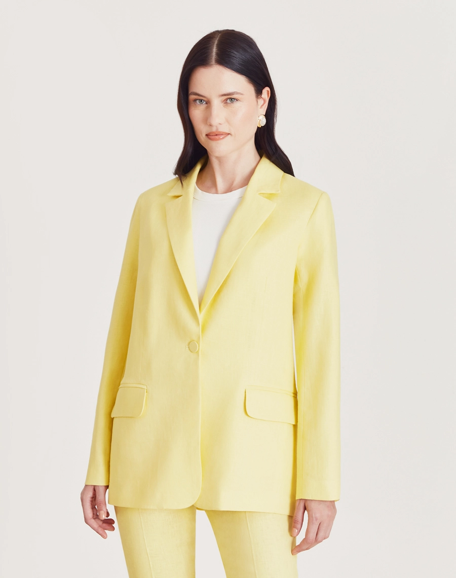 O Blazer Canarin JS é confeccionada em linho proporcionando um toque fresco, leveza e aspecto rústico elegante, ideal para dias quentes.