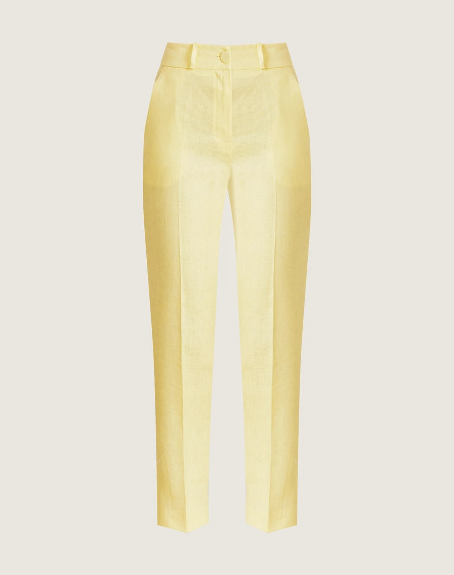 A Calça Canarin é confeccionada em linho proporcionando um toque fresco, leveza e aspecto rústico elegante, ideal para dias quentes.