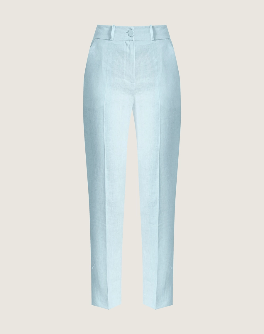 A Calça Canarin é confeccionada em linho proporcionando um toque fresco, leveza e aspecto rústico elegante, ideal para dias quentes.