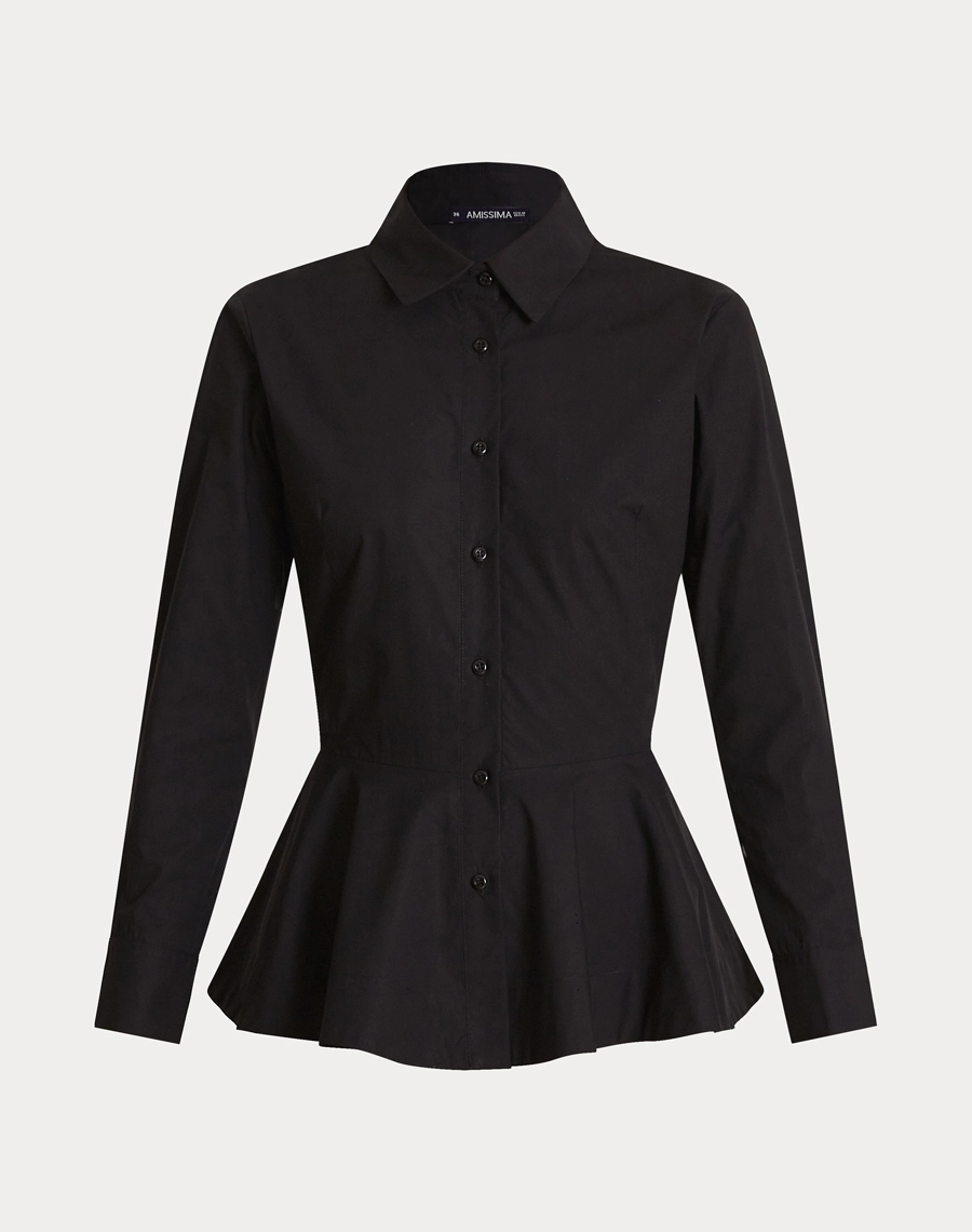 A Camisa Nina é confeccionada em tecido Paper, leve e estruturado, com toque suave e aspecto levemente encorpado, que mantém a forma da peça com elegância.
