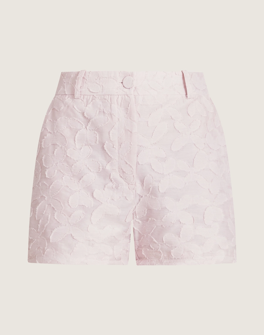O Shorts Amira é confeccionado em cambraia bordada, tecido leve e fresco que é perfeito para os dias mais quentes. 