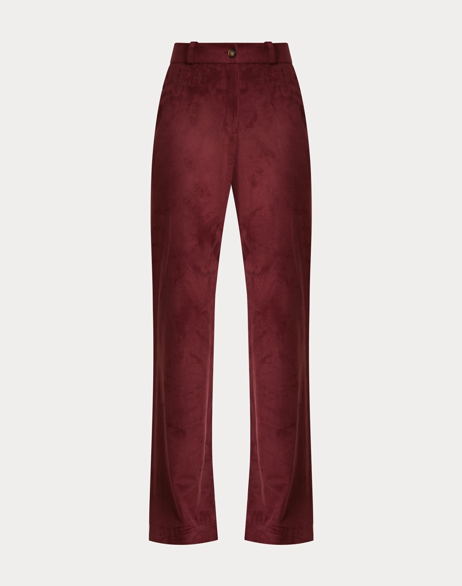 A Calça Elora é confeccionado em suede, tecido que possui toque macio e aveludado, semelhante à camurça, oferecendo conforto e sofisticação.