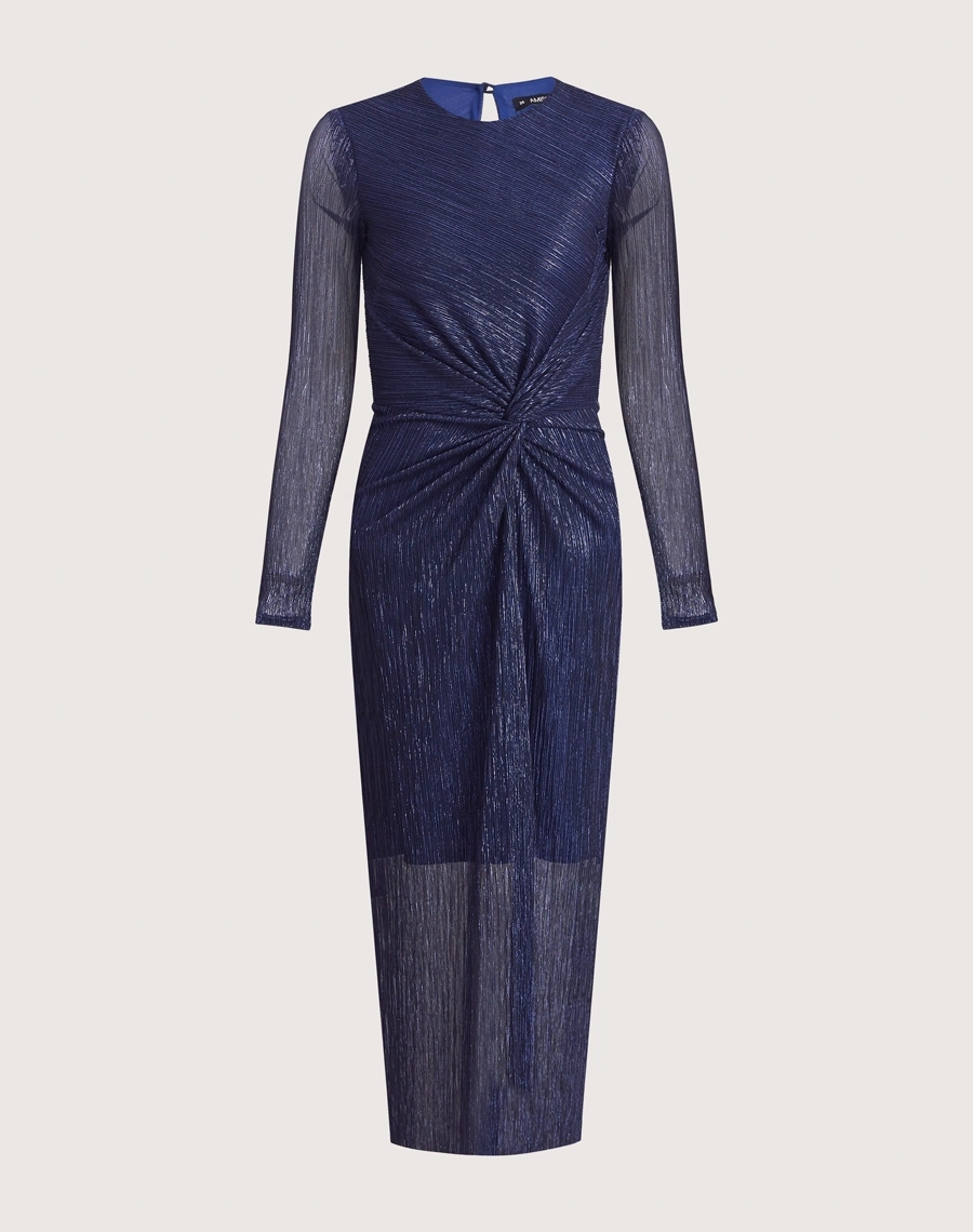 Vestido Midi Erica confeccionado em malha plissada metálica, tecido leve e confortável, caracterizado por sua textura elegante e cheia de movimento.
