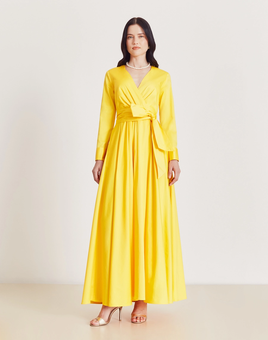 O Vestido Longo Katie é confeccionado em tricoline acetinado, tecido com toque macio, unindo o conforto e a respirabilidade do algodão à elegância do aspecto acetinado.
