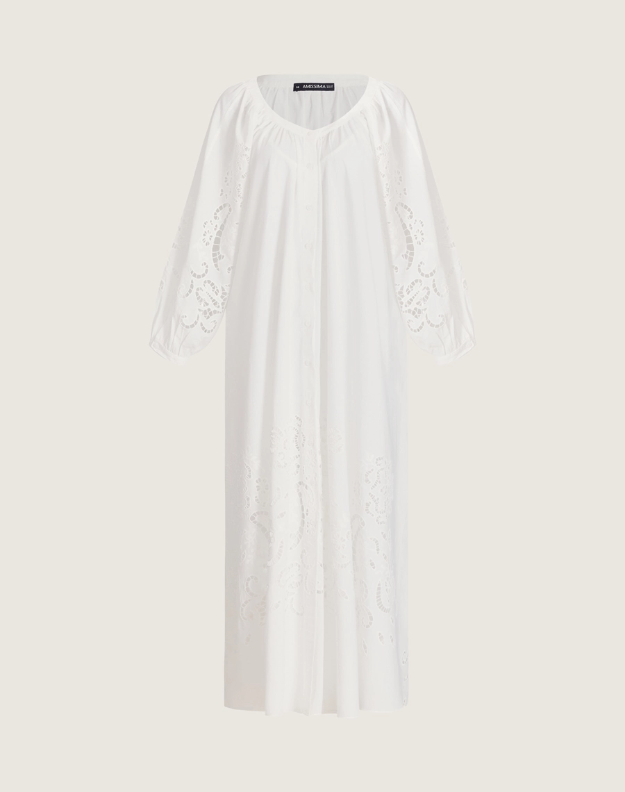 A Chemise Elliot é confeccionada em laise, um tecido de algodão leve e respirável, perfeito para o conforto diário. 