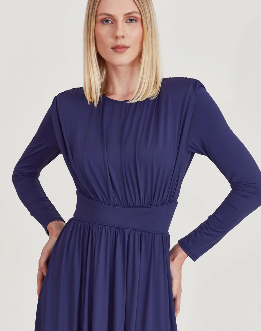 O Vestido Longo Melody é confeccionado em tecido Fluity, conhecido pelo toque extremamente macio, elasticidade confortável e caimento impecável.