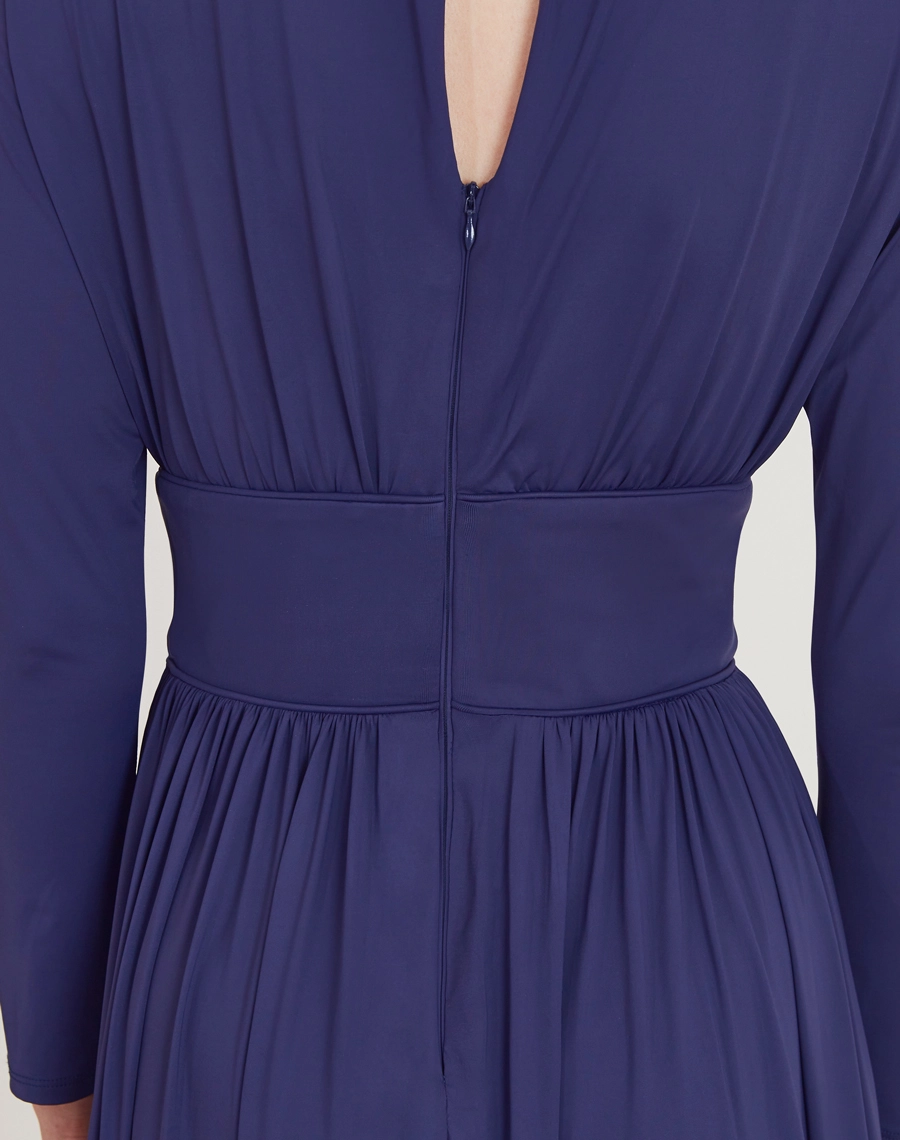 O Vestido Longo Melody é confeccionado em tecido Fluity, conhecido pelo toque extremamente macio, elasticidade confortável e caimento impecável.