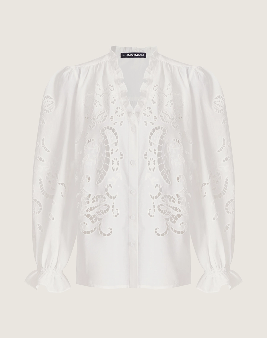A Blusa Elliot é confeccionada em laise, tecido leve de algodão, elegante e super delicado. 