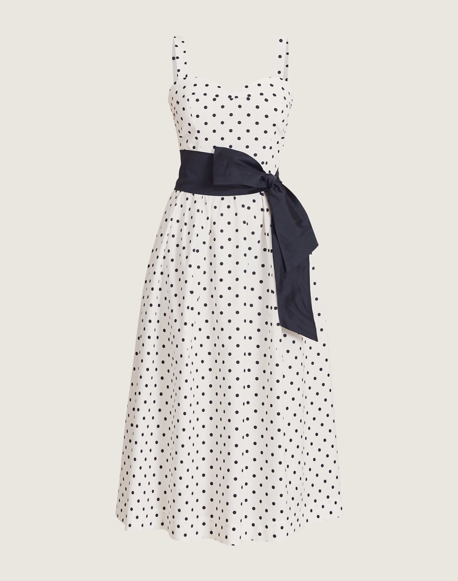 Vestido Midi Marie, confeccionado em tricoline estampado de poá, tecido leve, de toque macio e levemente estruturado.