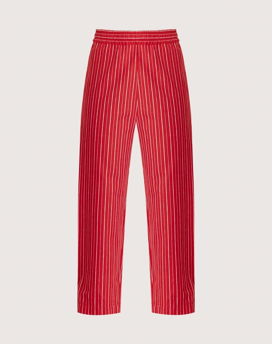Calça Adhara confeccionada em linho, tecido natural, leve e extremamente fresco, conhecido pela sua textura levemente rústica e elegante.