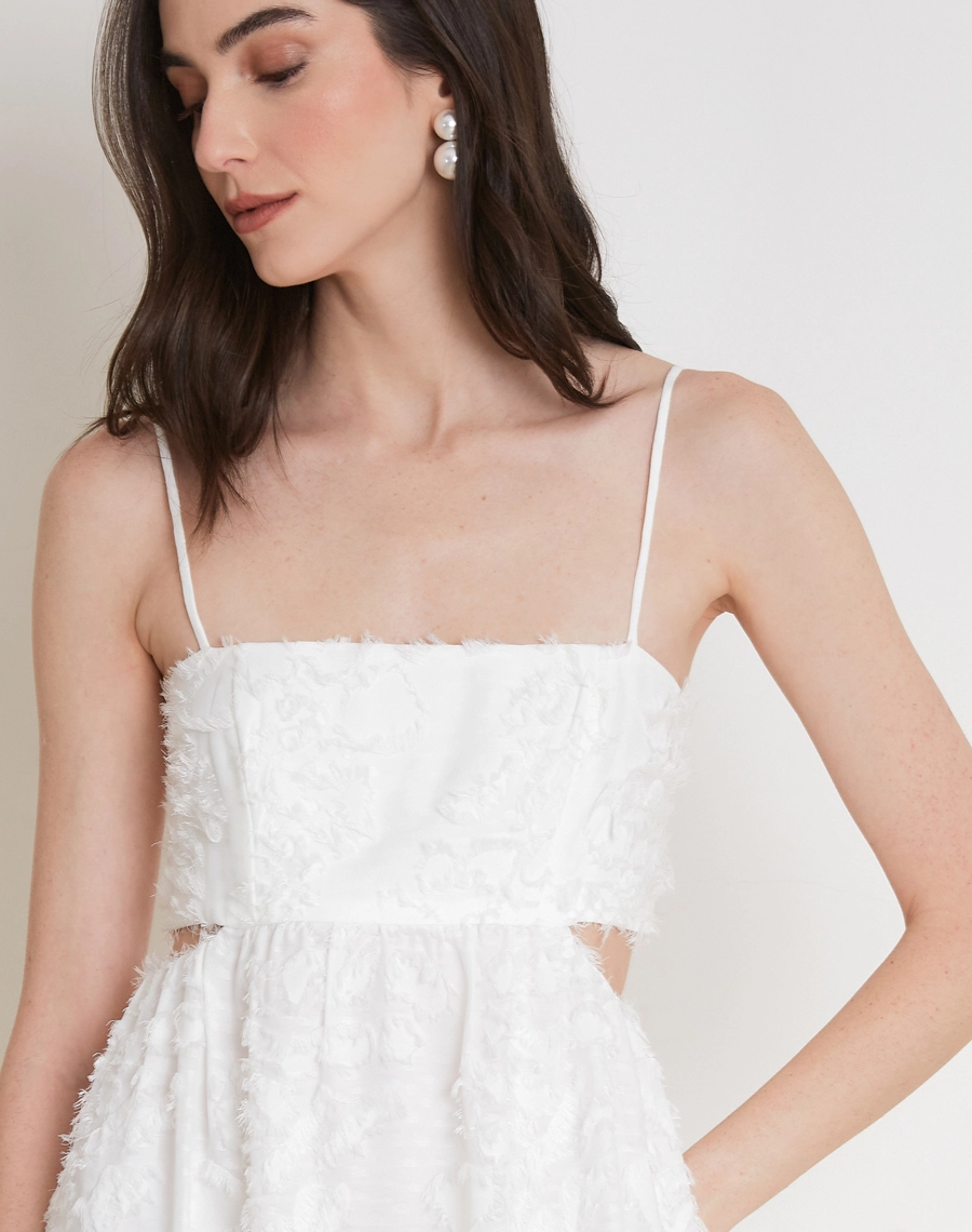 O Vestido Longo Anahi é confeccionado em Jacquard, tecido elegante e texturizado, conhecido pelo relevo suave e pelinhos que adicionam volume e sofisticação.