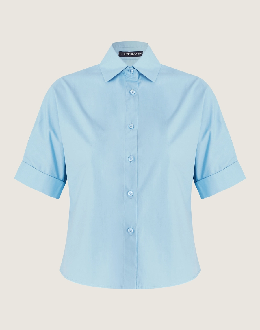 A Camisa Vera é confeccionada em Cotton Paper, tecido 100% de algodão que oferece conforto, resistência e um toque macio ao vestir.