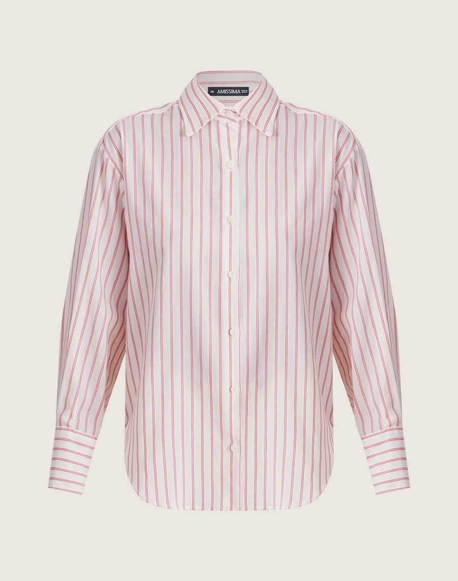 A Camisa Geovanna é confeccionada em cambraia, tecido leve, macio e com excelente respirabilidade.