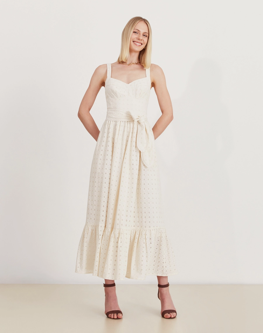 O Vestido Longo Patricia é confeccionado em Laise, tecido leve, fresco e confortável, oferecendo ótima respirabilidade, toque macio e caimento suave. 