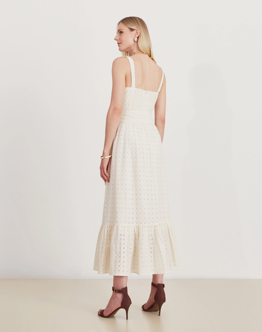 O Vestido Longo Patricia é confeccionado em Laise, tecido leve, fresco e confortável, oferecendo ótima respirabilidade, toque macio e caimento suave. 