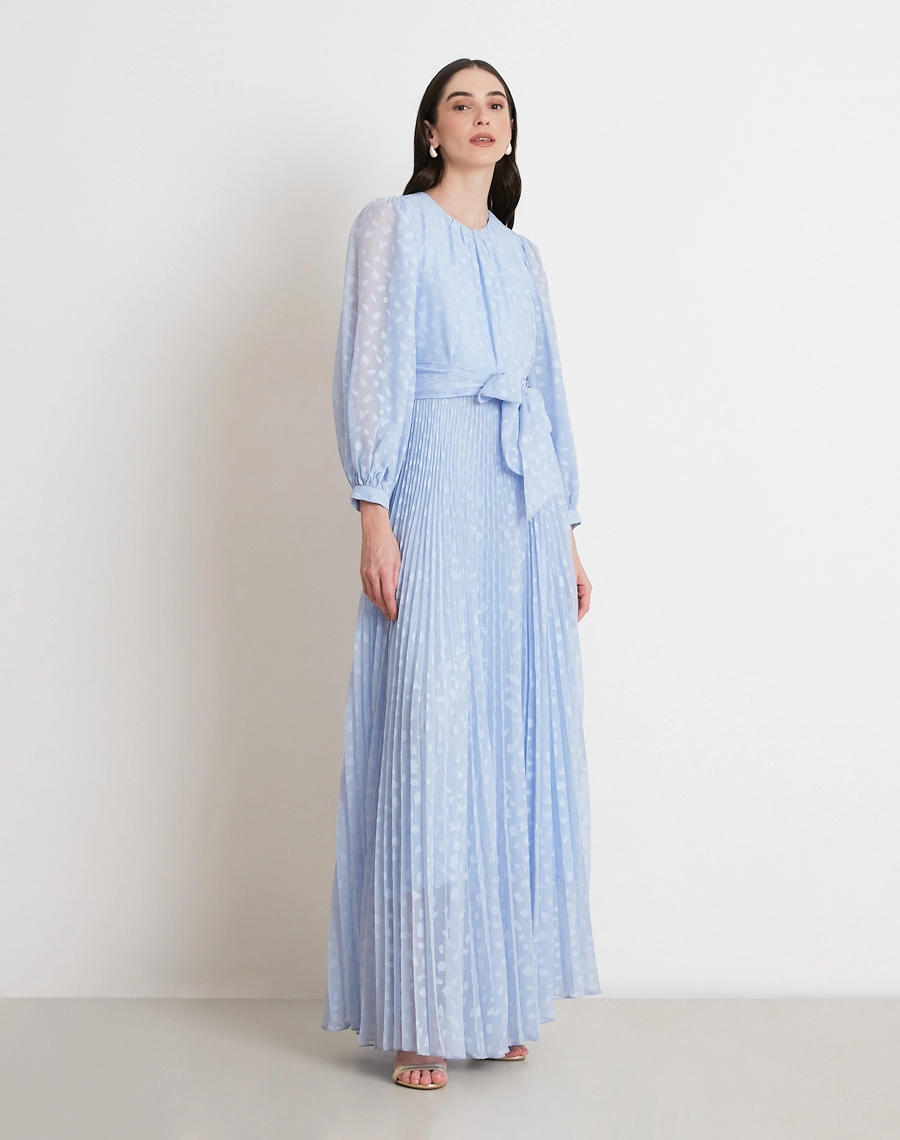 O Vestido Longo Meny é confeccionado em Jacquard, tecido de textura sofisticada, leve e com excelente caimento.