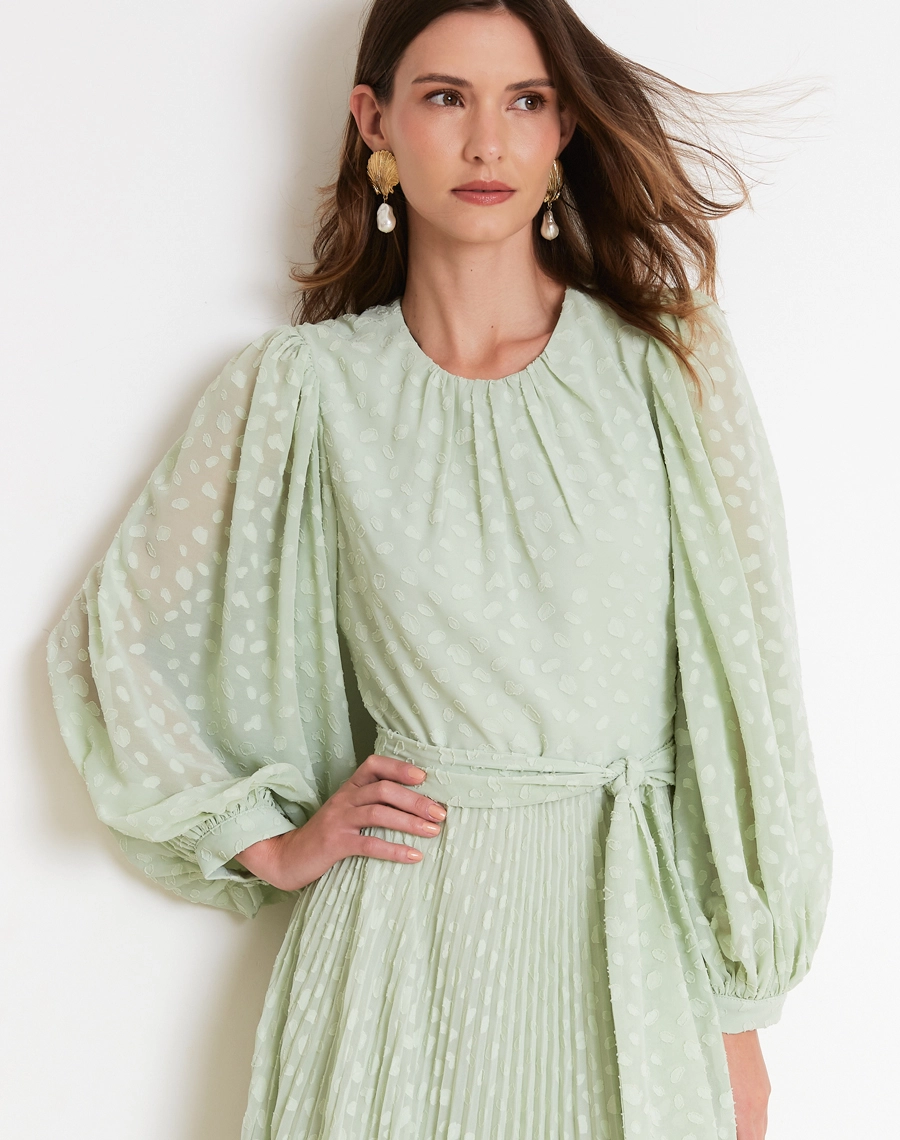 O Vestido Longo Meny é confeccionado em Jacquard, tecido de textura sofisticada, leve e com excelente caimento.