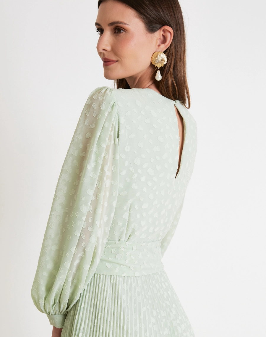 O Vestido Longo Meny é confeccionado em Jacquard, tecido de textura sofisticada, leve e com excelente caimento.