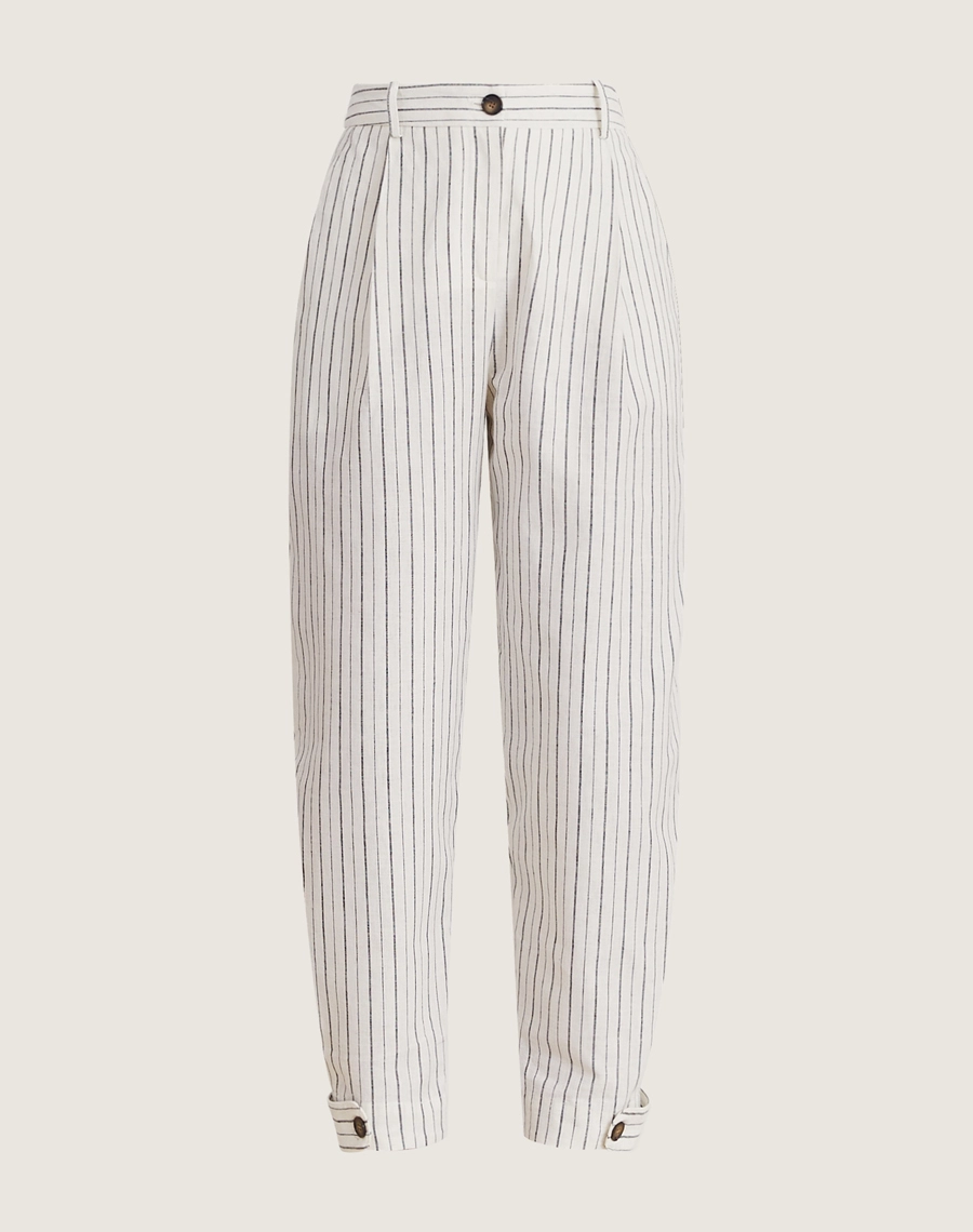 Calça Theodora confeccionada em linho listrado, tecido leve, fresco e com toque natural, a peça proporciona conforto térmico e visual sofisticado.