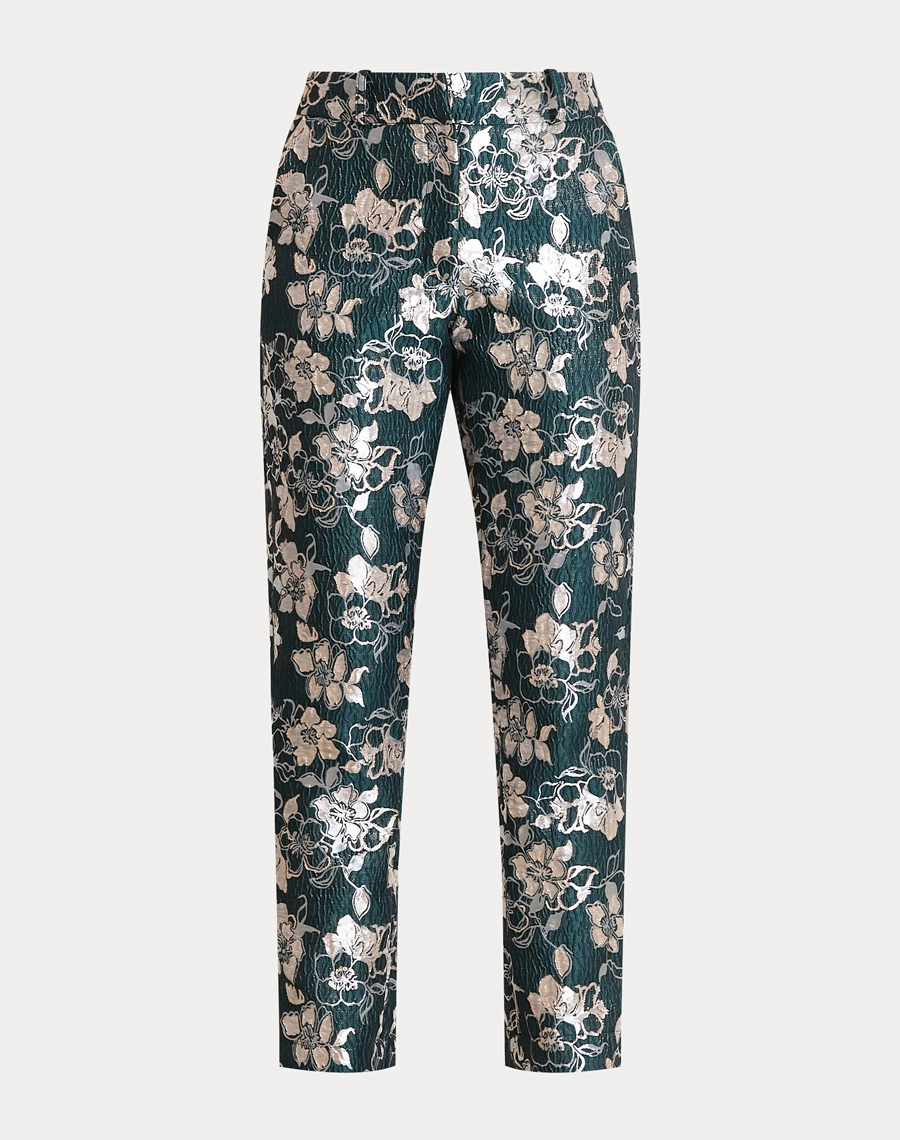 A Calça Rayane é confeccionada em Jacquard de alta qualidade, com padronagem floral sofisticada diretamente na trama, garantindo um visual elegante e diferenciado.