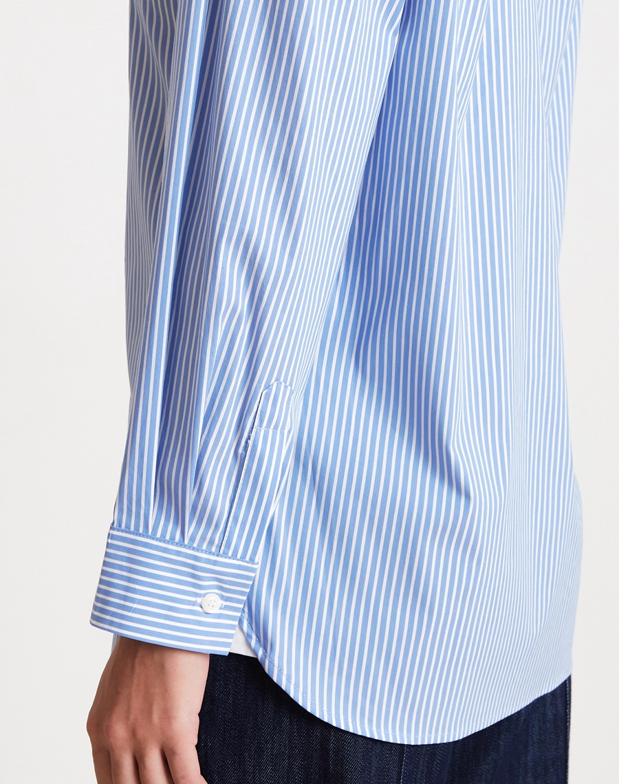 A Camisa Eudora é confeccionada em alfaiataria, tecido que proporciona elegância e sofisticação, mantendo conforto e excelente acabamento, ideal para produções refinadas e modernas.