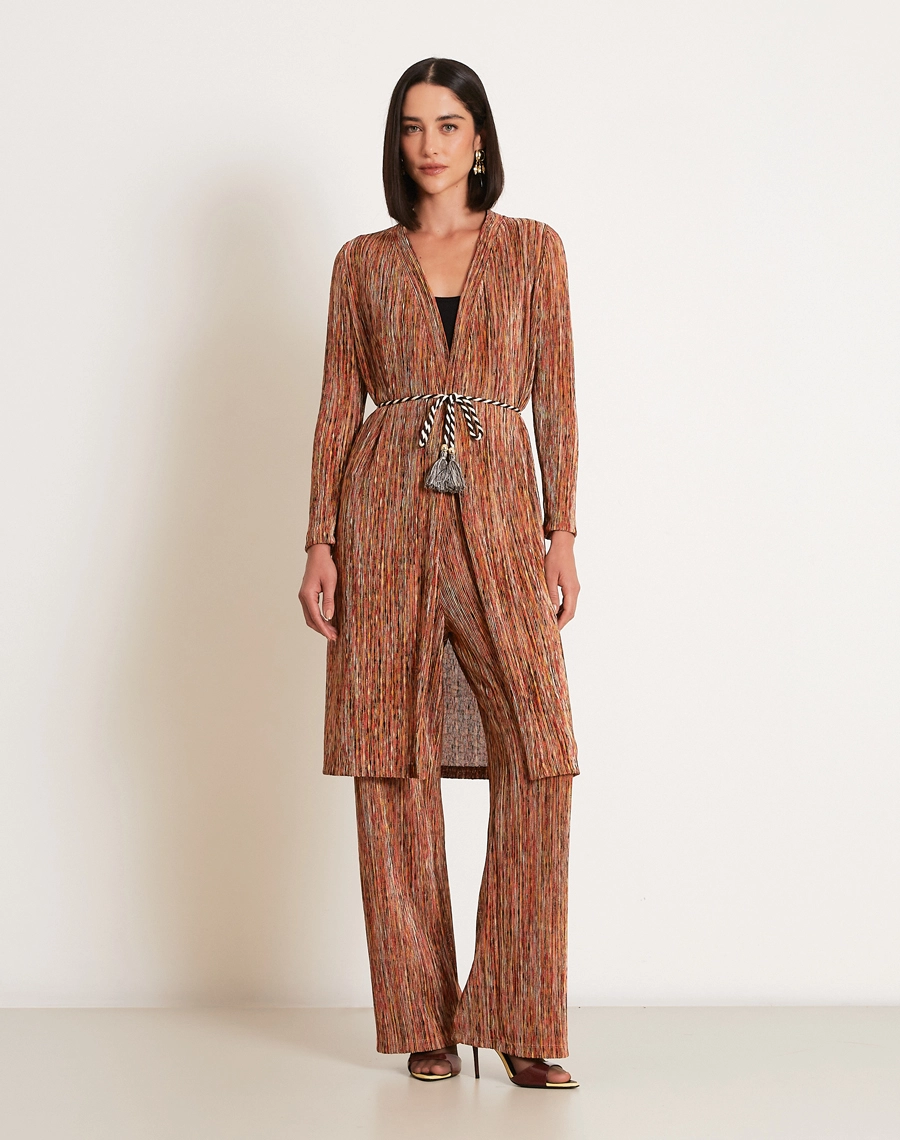 O Cardigan Lydiane é confeccionado em malha mescla, tecido moderno e versátil, caracterizado pelo seu efeito levemente mesclado que mistura diferentes tons, criando um visual casual e atual.