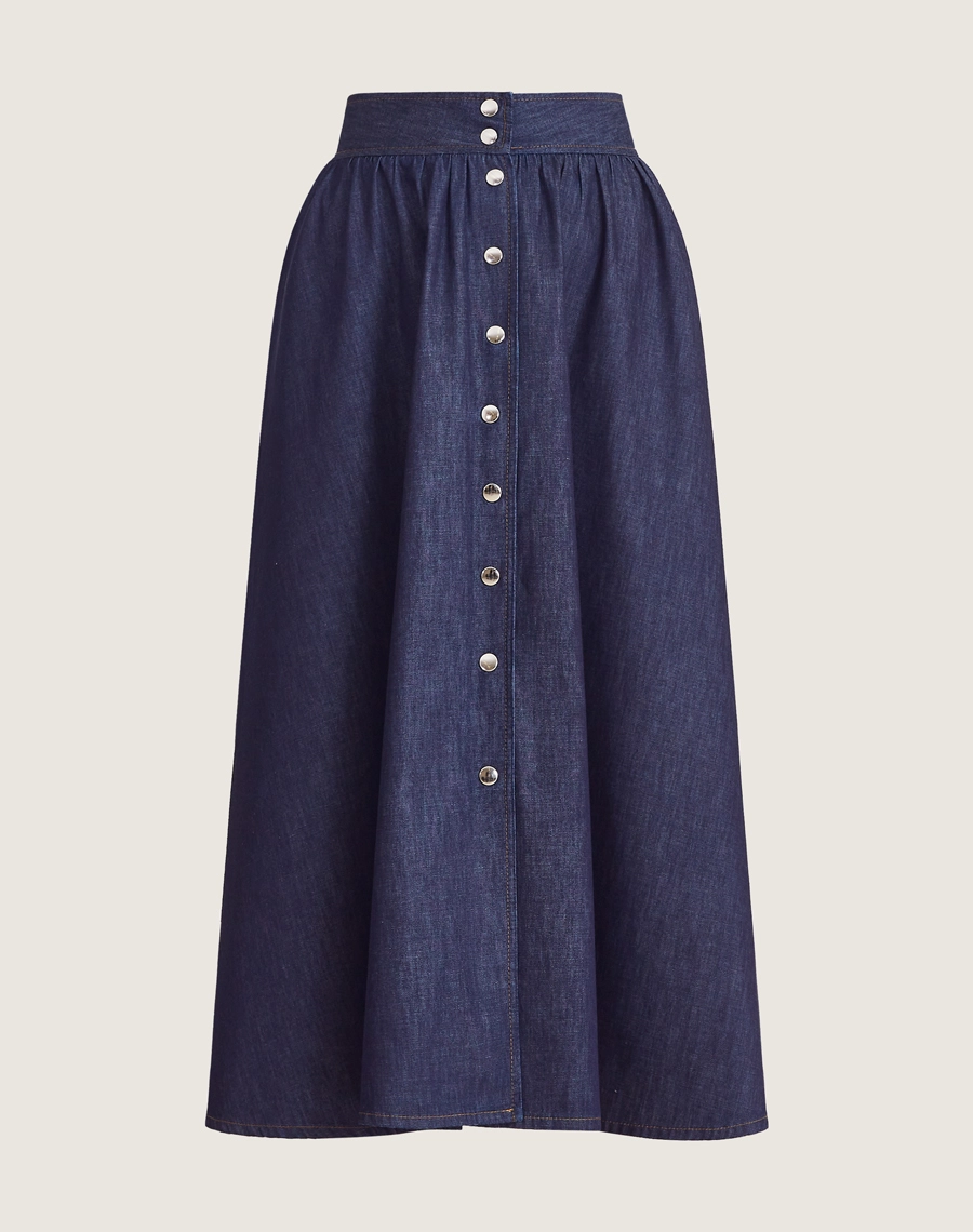 A Saia Midi Meire é confeccionada em jeans, tecido resistente e versátil, com toque macio e excelente durabilidade.