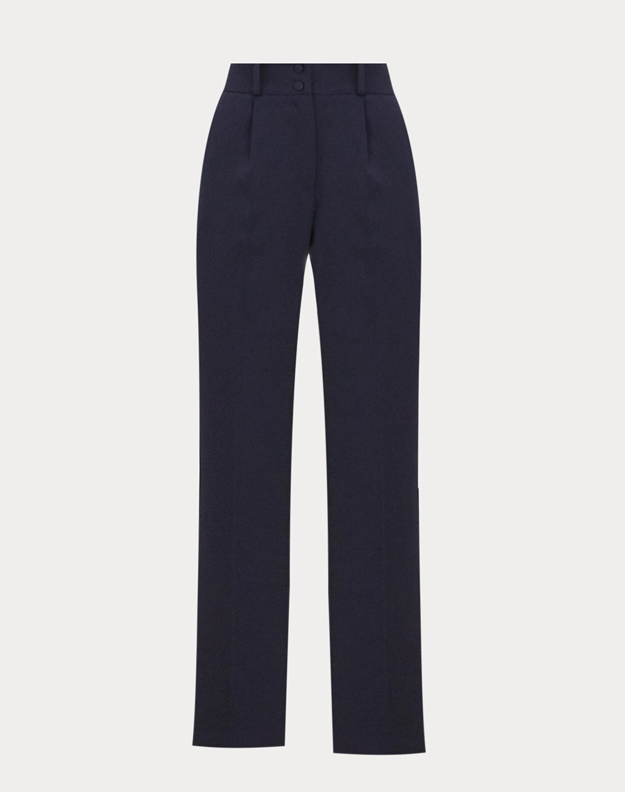 A Calça Mariana é confeccionada em Techno Wool Stretch, tecido que une a sofisticação da lã com a performance dos materiais tecnológicos, trazendo um visual de alfaiataria com muito mais conforto no uso diário.