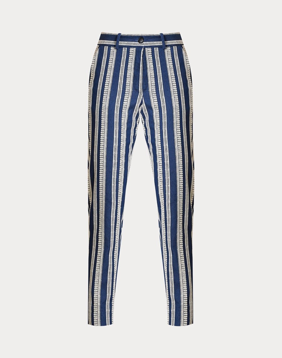 A Calça Maira é confeccionada em Jeans com toque macio e estrutura leve, proporcionando conforto ao vestir sem abrir mão da durabilidade. 