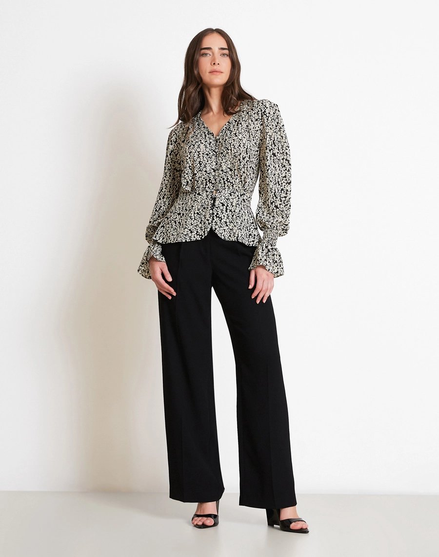 A Blusa Eliana é confeccionada em crepinho estampado, tecido leve e fluido que proporciona ótimo caimento e conforto no uso.