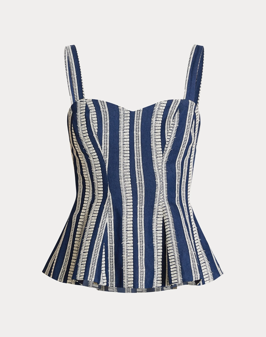 O Top Maira é confeccionado em Jeans bordado de alta qualidade, com textura marcante e detalhes em relevo que destacam o desenho e trazem um toque sofisticado à peça. 