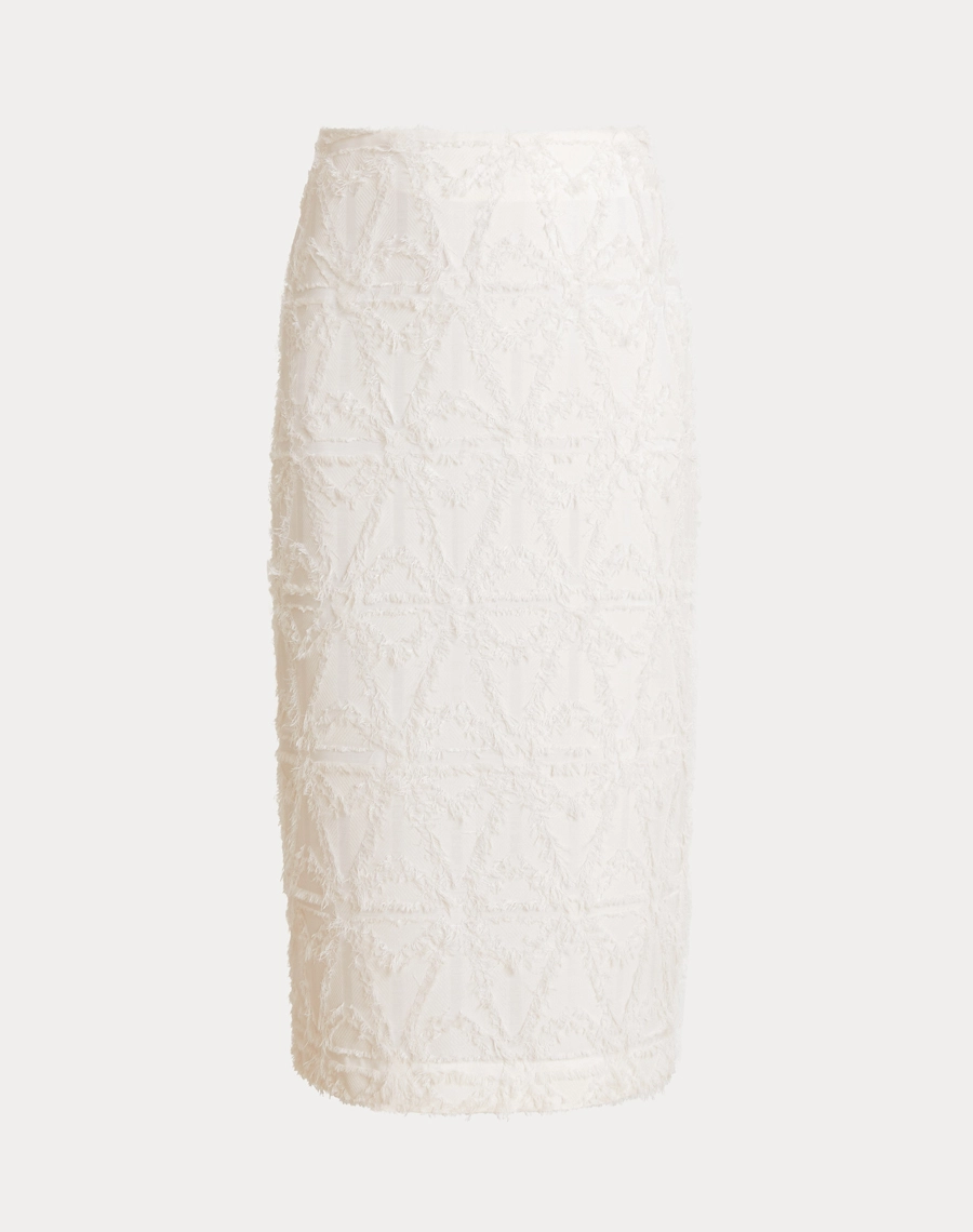 A Saia Midi Clarisse confeccionada em Jacquard,  tecido de aspecto texturizado que valoriza o visual, trazendo elegância atemporal e versatilidade para diferentes ocasiões.
