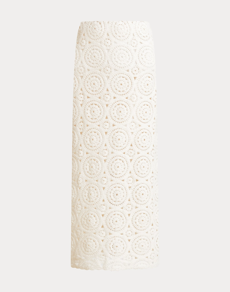 A Saia Midi Amanda é confeccionada em renda delicada e sofisticada, com desenhos vazados e textura rica que valorizam a peça com um visual elegante e atemporal.<br/>