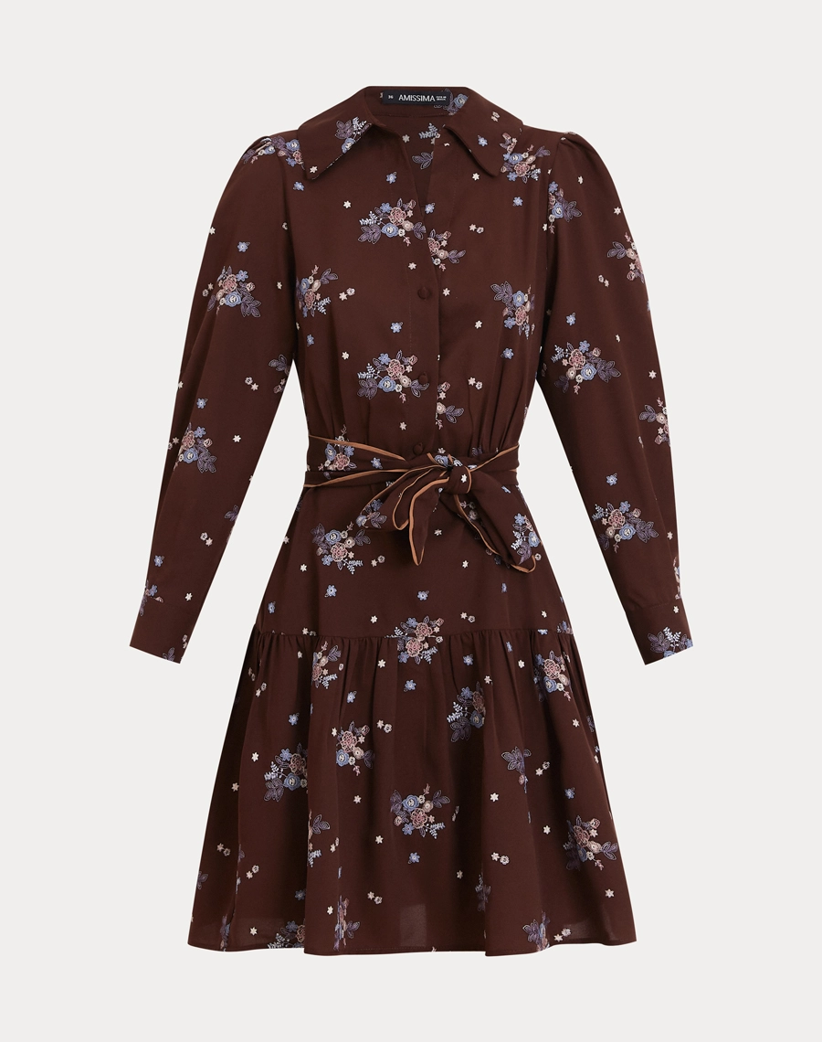 O Vestido Curto Laís é confeccionado em Crepinho bordado, um tecido leve, com toque macio e caimento fluido que proporciona movimento e conforto.